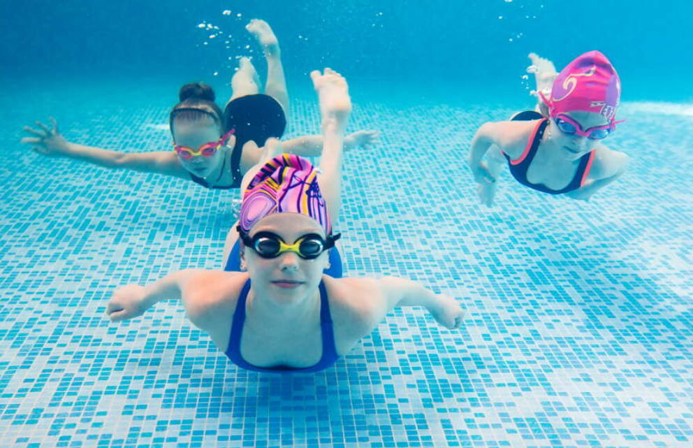 Schwimmbad | Adobe Stock ©davit85
